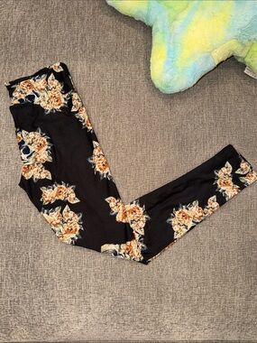 Lularoe Skull Leggings